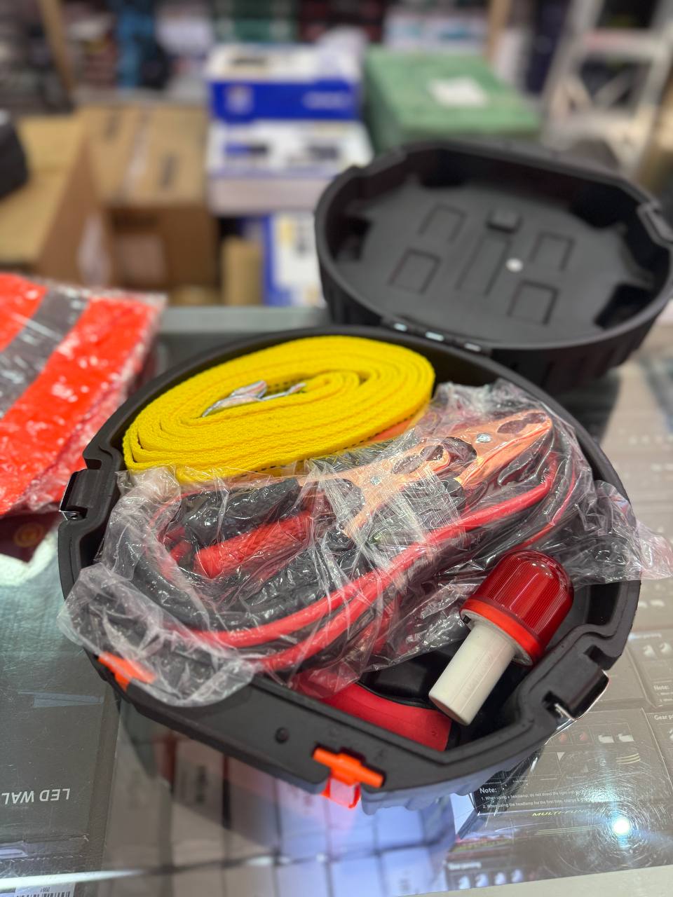 KIT DE EMERGENCIA EN CARRETERA 14 PIEZAS + CONO LED PROTOOL